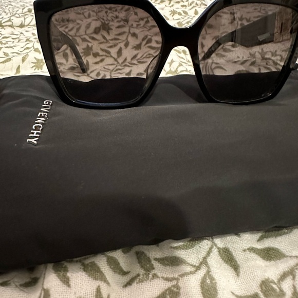 Givenchy Sunglasses - Picture 4 of 4